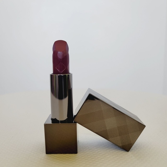 Burberry kisses bright plum no. 101 lipstick - Picture 2 of 4